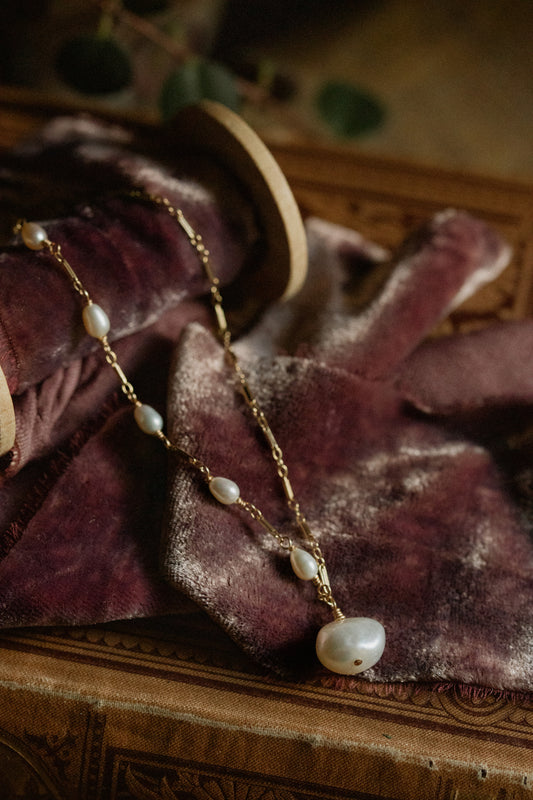 Asymmetrical Baroque Pearl Pendant Necklace