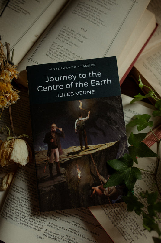 Journey to the Centre of the Earth: Classic Edition